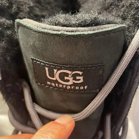 𝅺ugg Adirondack II leopard woman’s waterproof boots - Picture 3 of 14